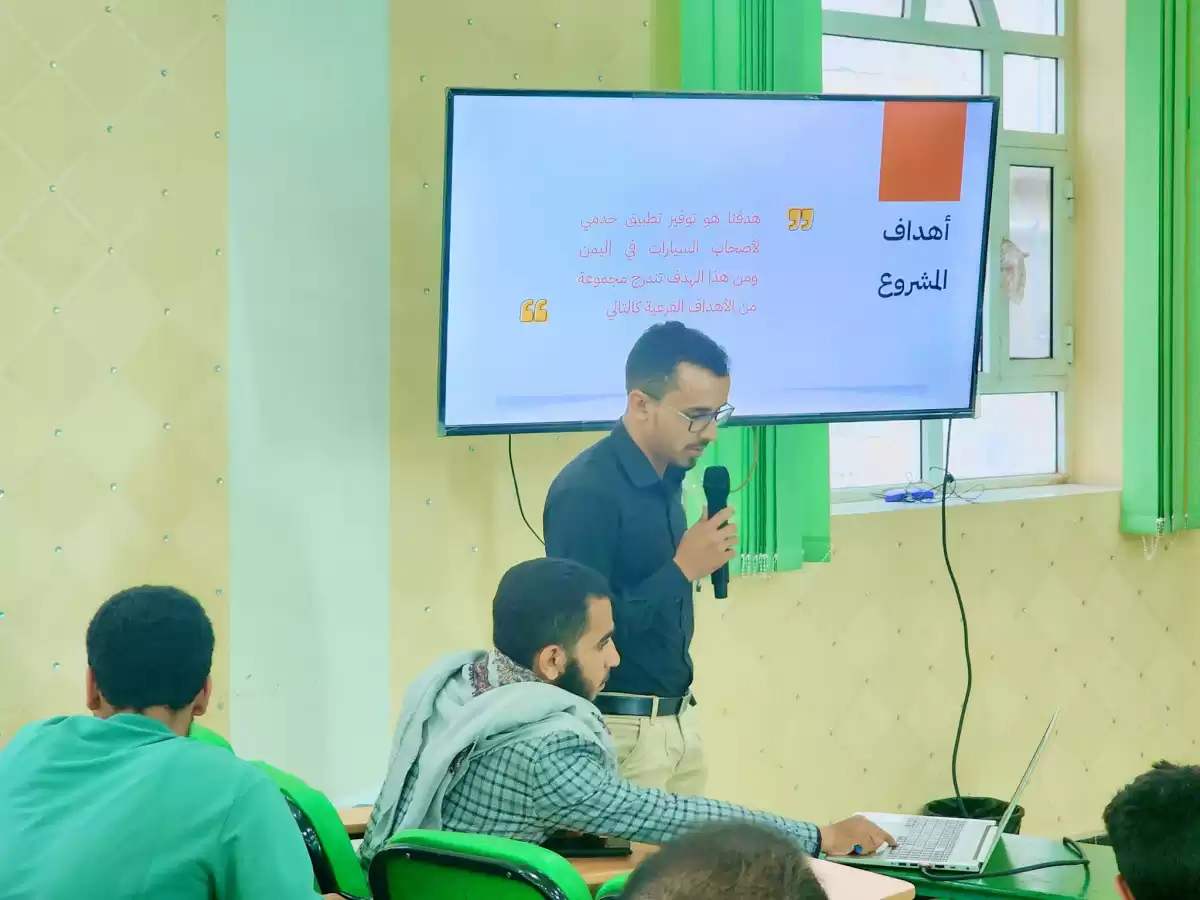 قسم تقنية المعلومات ينظم مناقشة علنية لمشاريع التخرج